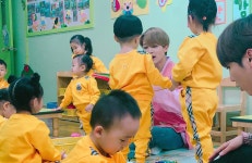 더쿠 - 정한이 앉은키랑 비슷한 애기들..