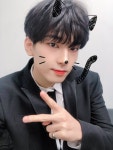 더쿠 - 원우 셀카 못찍어?