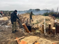 리브네 주에서 우크라이나군이 구축 중인 참호들 - 군사 마이너 갤러리