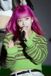수민이 머리 사진으로보니까 더 찐하네 - STAYC(스테이씨) 마이너 갤러리