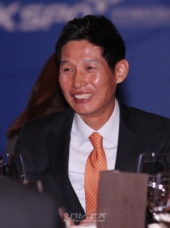 염경엽 감독님, 요즘 뭐하세요? ´시즌 구상´ - 일간스포츠 염경엽 감독님, 요즘 뭐하세요? ´시즌 구상´