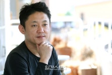 [인터뷰] ´성난 변호사´ 허종호 감독, 상업영화 두 번째 도전기 - 일간스포츠 [인터뷰] ´성난 변호사´ 허종호 감독, 상업영화 두 번째 도전기