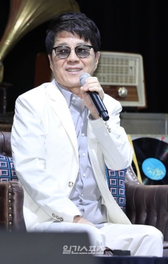 조용필 ”음악이 좋아서 하다보니 50년..늘 과대평가 받아 감사” - 일간스포츠 조용필 ”음악이 좋아서 하다보니 50년..늘 과대평가 받아 감사”