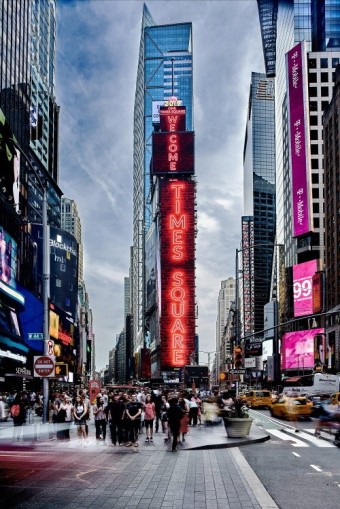 뉴욕 타임스 스퀘어 건물 전광판에 삼성 LED 사이니지 - 일간스포츠 뉴욕 타임스 스퀘어 건물 전광판에 삼성 LED 사이니지