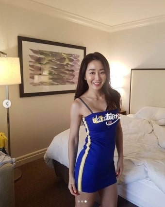 김경화 전 아나, 밀착 원피스로 뽐낸 육감 몸매 - 일간스포츠 김경화 전 아나, 밀착 원피스로 뽐낸 육감 몸매