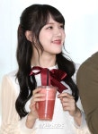 [포토]예린, ´딸기먹고 해피~´ - 일간스포츠 [포토]예린, ´딸기먹고 해피~´
