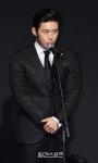 [포토]고수, 수상소감도 겸손하게 - 일간스포츠 [포토]고수, 수상소감도 겸손하게