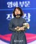 [포토]남한산성 김지연대표,영화부문 작품상 - 일간스포츠 [포토]남한산성 김지연대표,영화부문 작품상
