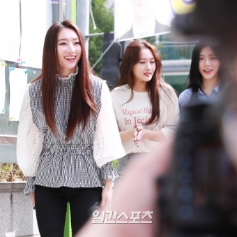 [포토]드림캐쳐, 수아 투표하러 왔어요~ - 일간스포츠 [포토]드림캐쳐, 수아 투표하러 왔어요~