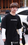 [포토]늠름하게 투표장으로 향하는 ´우진´ - 일간스포츠 [포토]늠름하게 투표장으로 향하는 ´우진´