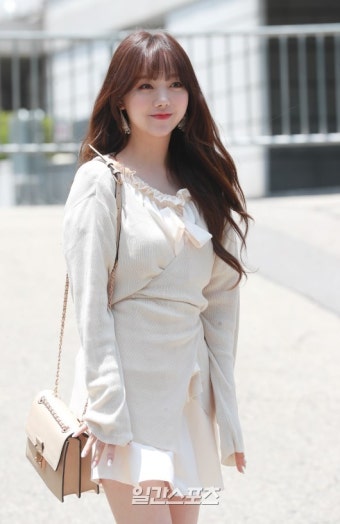 [포토]러블리즈 ´케이´ ´뮤직뱅크´ 첫 MC기대하세요~ - 일간스포츠 [포토]러블리즈 ´케이´ ´뮤직뱅크´ 첫 MC기대하세요~