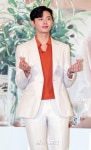 [포토]이지훈, 훈남 변호사 잘 어울리죠? - 일간스포츠 [포토]이지훈, 훈남 변호사 잘 어울리죠?