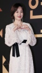 [포토]진경, 베스트커플상 타고 싶어요 - 일간스포츠 [포토]진경, 베스트커플상 타고 싶어요