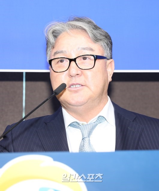 한화 이글스 김 감독, 일본·대만 패배 속에서 응집력 강조하며 선수들에게 강력 메시지 전달