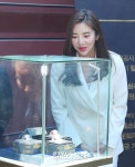 [포토]손담비,´정조효손은인´을 바라보며 - 일간스포츠 [포토]손담비,´정조효손은인´을 바라보며