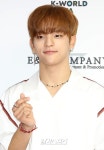 [포토]우진, ´훈훈한 손하트´ - 일간스포츠 [포토]우진, ´훈훈한 손하트´