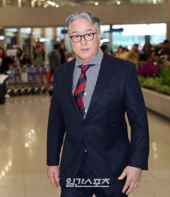 [포토]김경문 감독,상기된 표정으로 - 일간스포츠 [포토]김경문 감독,상기된 표정으로