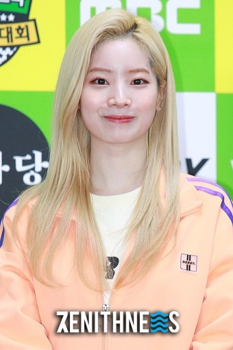 [Z스압포토] 트와이스 다현 ‘이번에도 MC 맡았어요’(2020 설특집... [Z스압포토] 트와이스 다현 ‘이번에도 MC 맡았어요’(2020 설특집...