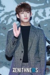 [Z스압포토] 아이즈 준영 ‘형들 사랑 듬뿍 받는 막내’(쇼케이스) - 일간스포츠 [Z스압포토] 아이즈 준영 ‘형들 사랑 듬뿍 받는 막내’(쇼케이스)