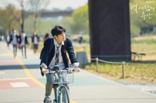 A Moment at Eighteen (열여덟의 순간) Korean  - Drama - Picture @ HanCinema :: The Korean Movie and Drama Database A Moment at... 