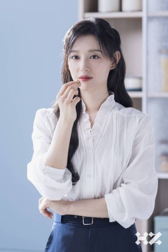 Kim Ji-won - (김지원) @ HanCinema Kim Ji-won -  (김지원)