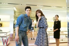 W (더블유) Korean  - Drama - Picture @ HanCinema :: The Korean Movie and Drama Database W (더블유) Korean  - Drama - Picture