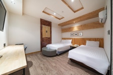 Hong C Hotel Gangneung Station in Gangneung-si - Room Deals, Photos & Reviews