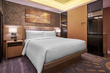 Hilton Manila Hotel - Deals, Photos & Reviews
