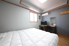 Bee House Gyeongju Guesthouse/bed and breakfast (Gyeongju-si) - Deals, Photos & Reviews