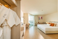 파타야 씨뷰 호텔 (Pattaya Sea View Hotel) - 몽키트래블