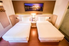 치앙로이 세븐 데이즈 인 (Chiang Roi 7 Days Inn) - 몽키트래블