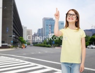 미소,방향,보여주기,보행자,사람,손,손가락,아이디어,안경,안전,어린이... 옷,응시,젊음,제스처,차려,청소년,테스트,학교,학생,행복,횡단보도