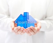 해외작가포토 - 클립아트코리아 :: 통로이미지(주) __적합한콘텐츠,개발... 안전,안전장치,유리,작음,잔,장난감,장식장,재산,적립,주인,주택,짧음... 