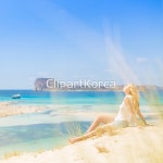 모래언덕,바다,바람,사람,석호,섬,시점,실외,아름다움,앉기,여름,여자,여행,웰빙,자연,자유,젊음,청바지,태양,편안함,풀[식물],해변,햇빛,행복,휴가... 