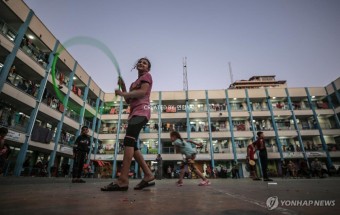가자시티 유엔 학교서 생활하는 팔레스타인 피란민 어린이들 - 연합뉴스 - OGQ Picreative(OGQ 픽크리에이티브)