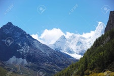 산 로열티 무료 사진, 그림, 이미지 그리고 스톡포토그래피. Image 40428917. 산