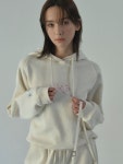 [이터널이모션]BOW EMBROIDERY FLEECE-LINED HOODIE SWEATSHIRTS (CREAM) [W CONCEPT]