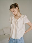[아우로]SHEER FRILL FLARE BLOUSE [ CREAM ] [W CONCEPT]