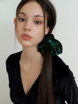 [카인더베이비]glittering green scrunch [W CONCEPT]