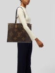 Louis Vuitton Monogram Giant OnTheGo MM - Brown Totes, Handbags - LOU838024 | The RealReal Monogram Giant OnTheGo MM