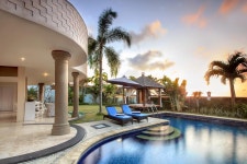 The Beverly Hills Bali by Transera, 짐바란 – 2020 신규 특가 ★★★★★ The Beverly Hills Bali by Transera, 짐바란... 