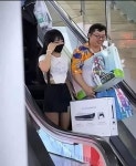 세상 행복한 사람.JPG > 유머방 | 뀨잉넷 - 온세상 모든 웹코믹이 모이는 곳 세상-행복한-사람jpg