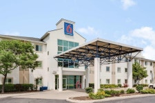 Motel 6 Toronto Brampton, Canada - Booking.com ★★ Motel 6 - Toronto - Brampton, Brampton, Canada