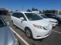 씨에나. 마일리지 좋아요. 2017 Toyota Sienna LE White