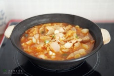 묵은지 김치찌개~ 돼지고기 대패삼겹살 넣고 보글보글