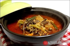 유기농 한우사골로 끓여내 구수하고 얼큰한 사골 육개장