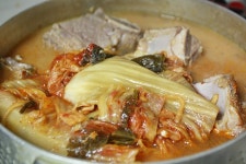 [돼지갈비김치찜]묵은지를 넣어 더 깊고 맛있게 만들기