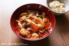 얼큰한 짬뽕만두 끓이기