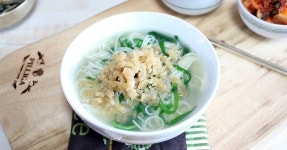 닭국수 고명은 무김치볶음