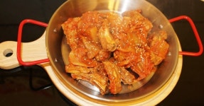 묵은지신김치등뼈찜